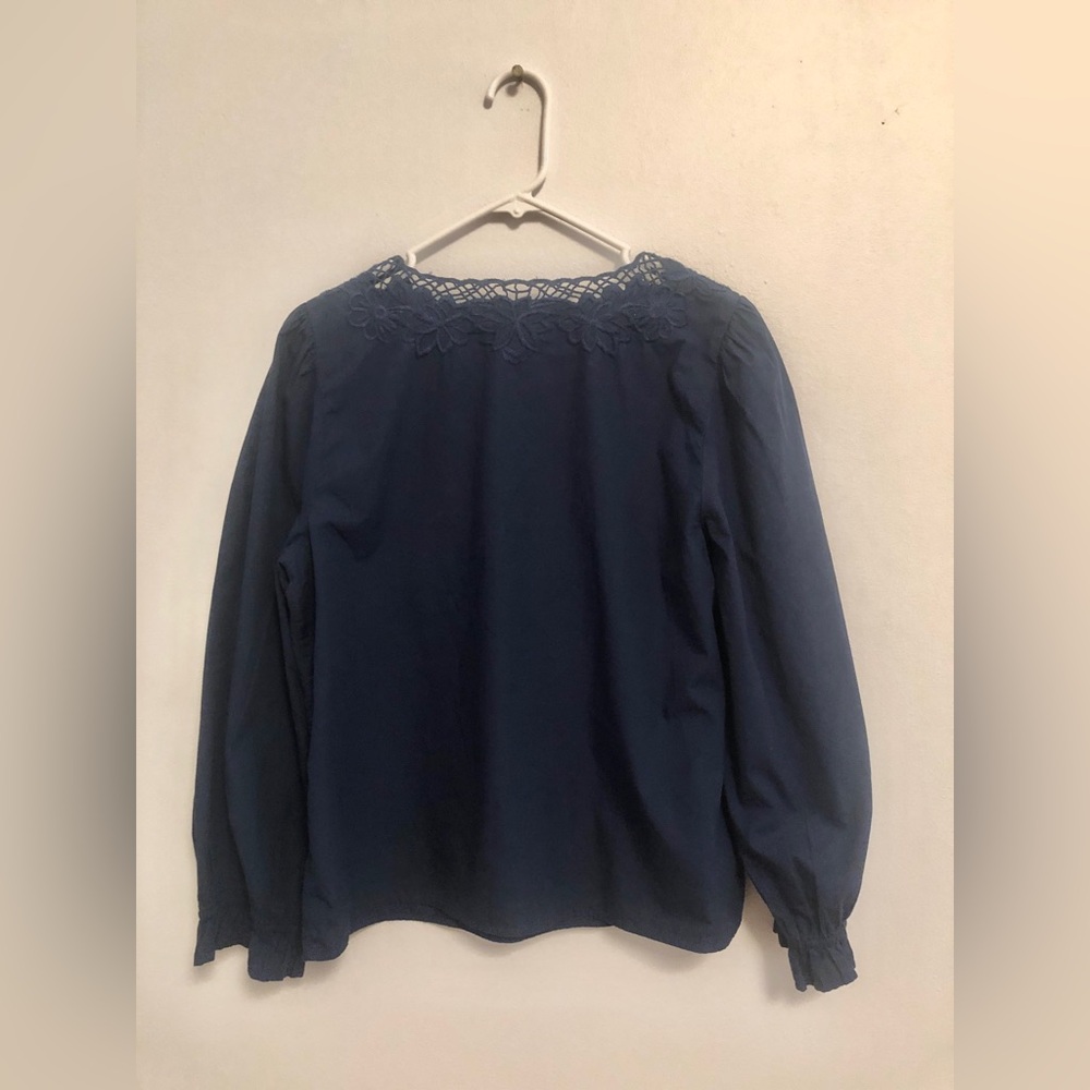 J Crew Long Sleeve Boho Navy Blue Embroidered Cotton Top Size M Ruffle Cuffs - Picture 2 of 7